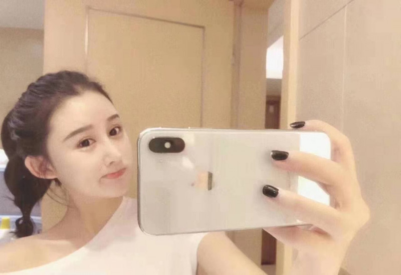 长相清纯的97年嫩妹